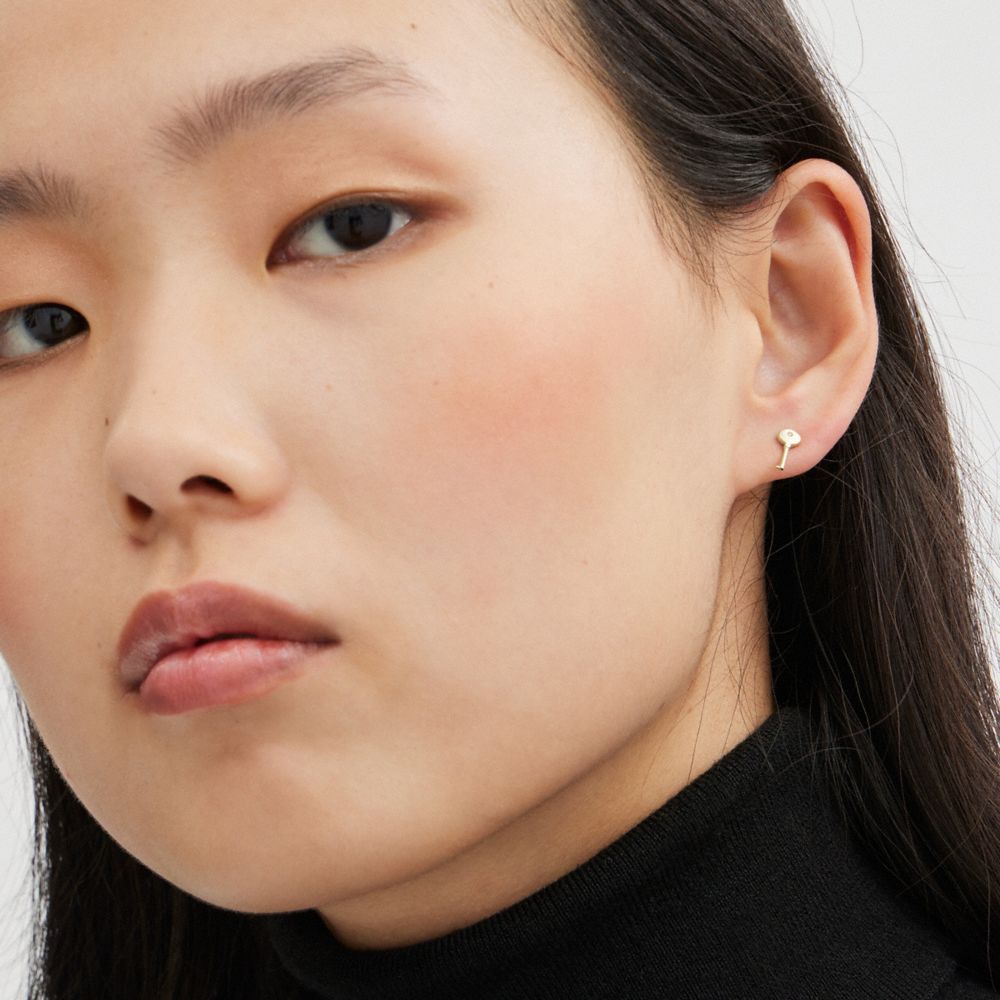 Coach 14 K Gold Key Single Stud Earring Gold | COH866104