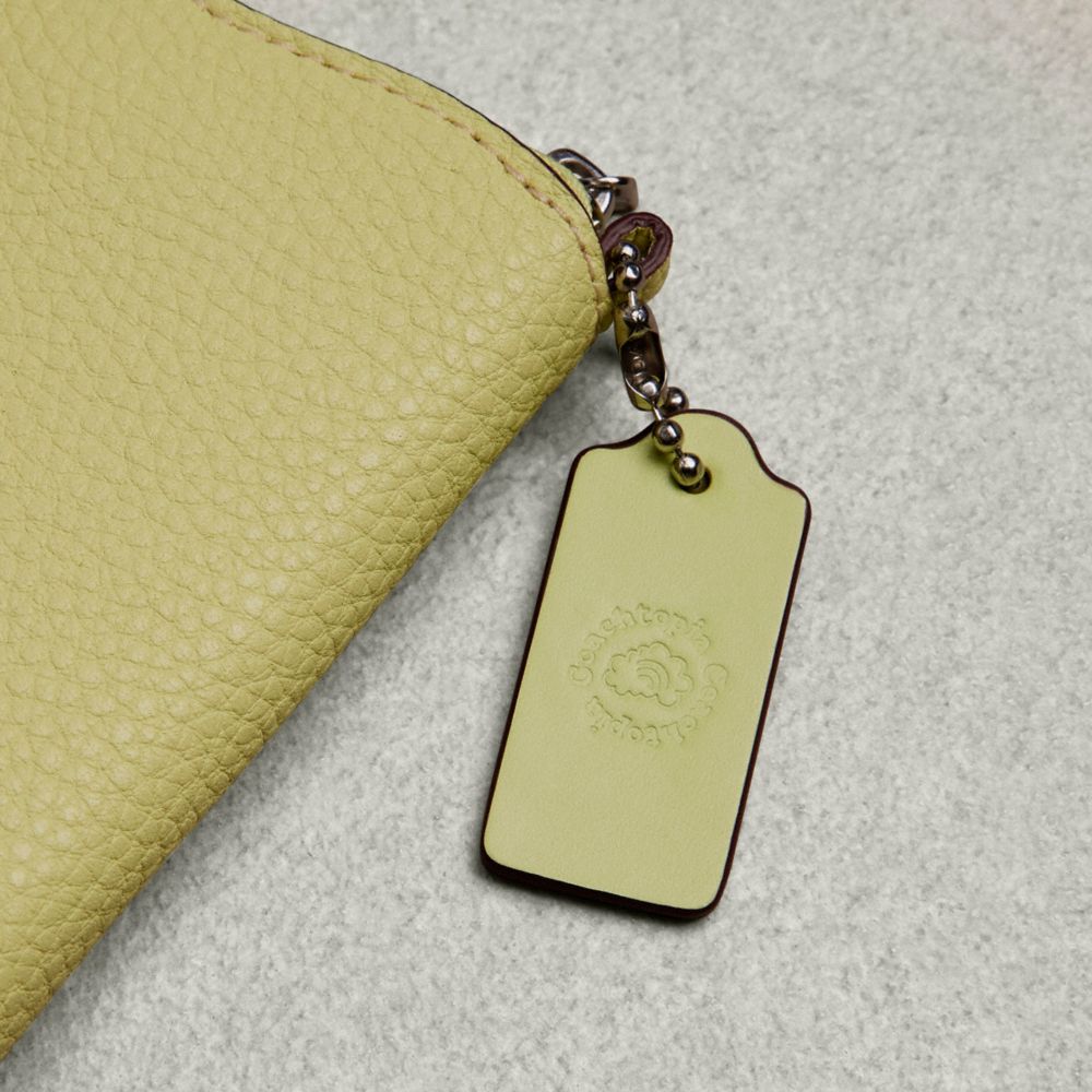 Coach Wavy Zip Around Wallet In Coachtopia Leather Pale Lime | COH865531